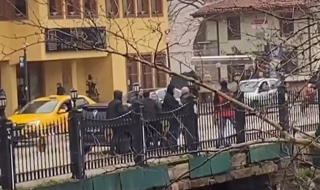 Kameralara yansıdı... Bursa'da yol verme kavgası!