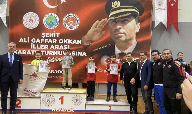 Karate Turnuvasında 9 madalya ile döndüler