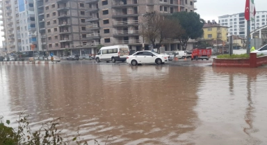 Karayolu sular altında kaldı!