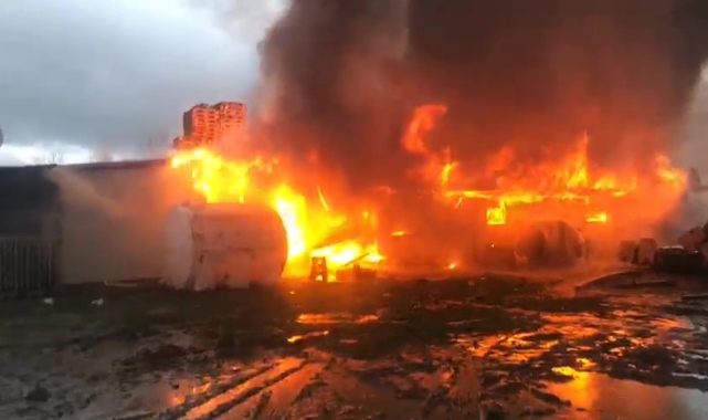 Kocaeli'de depo cayır cayır yandı