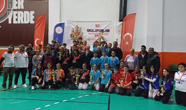 Köyceğiz’de Floor Curling’e Toparlar Ortaokulu damga vurdu