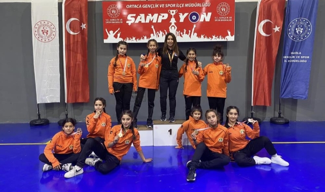 Köyceğizli güreşçi kızlardan yedi şampiyonluk