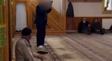 Kuran-ı Kerim'e ayağıyla basmıştı! Açıklaması şoke etti