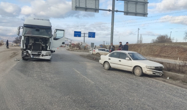 Malatya’da kamyon ile otomobil çarpıştı: 1 yaralı