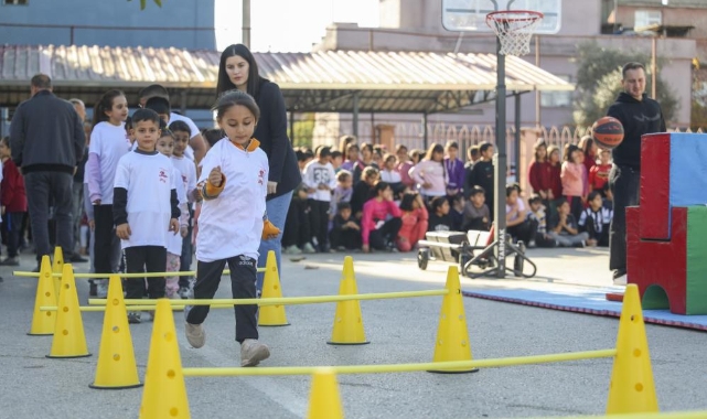 Mersin'de sporbüs ile çocuklar sporla buluşuyor