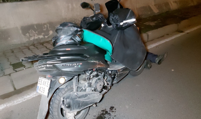 Motosiklet park halindeki otomobile çarptı: 1 yaralı