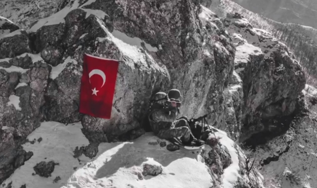MSB zorlu şartlarda görev yapan Mehmetçiği paylaştı