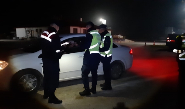 Mudurnu giriş noktalarında 142 araç denetlendi