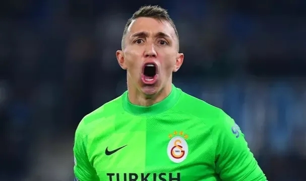 Muslera’dan Galatasaray’a kötü haber