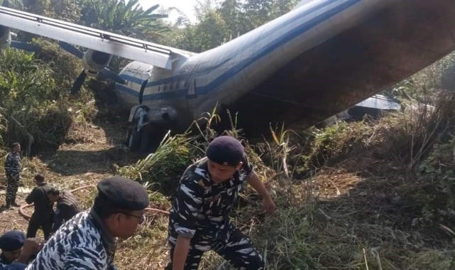 Myanmar askeri uçağı pistten çıktı: 8 yaralı