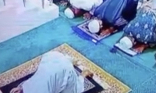 Namaz sırasında kalp krizi geçiren imam secdede vefat etti