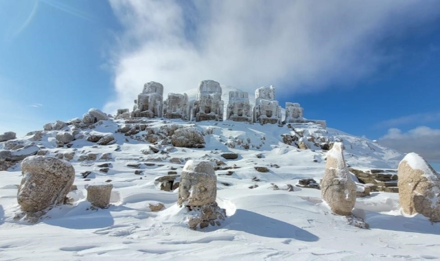 Nemrut Dağı yeniden beyaza büründü