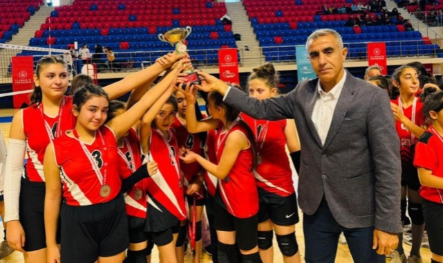Niğde’de voleybol şampiyonları belli oldu