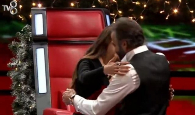 O Ses Türkiye yılbaşı bölümüne Ebru Gündeş ve Kerem Alışık damga vurdu