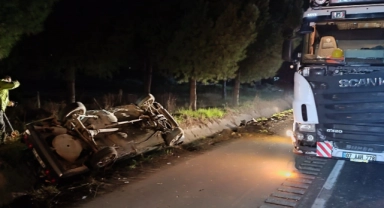 Önce TIR'a çaptı sonra devrildi!