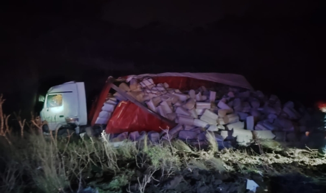 Osmaniye'de TIR şarampole devrildi: 1 yaralı