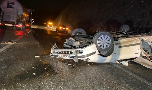 Otomobil 15 metre yükseklikten karayoluna uçtu