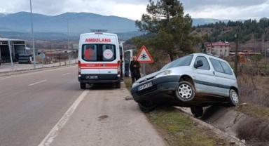 Otomobil su kanalına düştü
