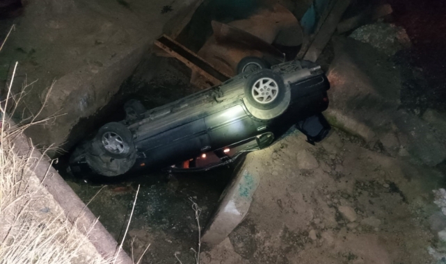 Otomobil sulama kanalına uçtu!