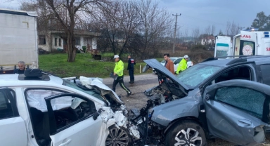 Otomobiller hurdaya döndü! 1 ölü 3 yaralı