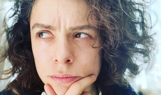 Özge Özpirinçci takipçilerinden tavsiye istedi