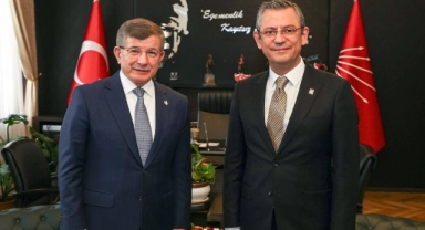 Özgür Özel, Ahmet Davutoğlu ile görüştü