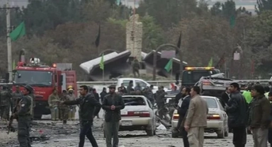 Polis aracına bombalı saldırı: 6 ölü