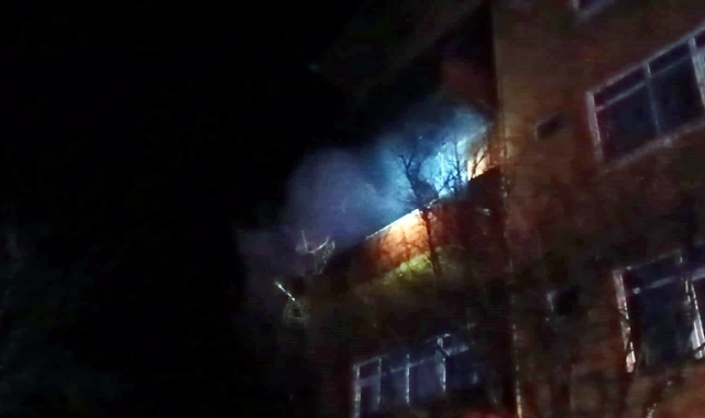 Sakarya'da dakikalar önce ayrıldığı evde yangın çıktı