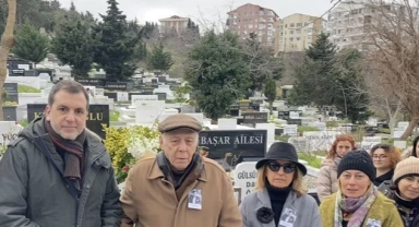 Sanatçı Ferdi Özbeğen kabri başında anıldı