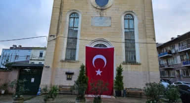 Santa Maria Kilisesi'ne dev Türk bayrağı asıldı