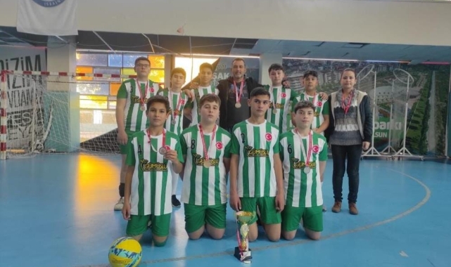 Sarıgöl ortaokullarından voleybolda büyük başarı