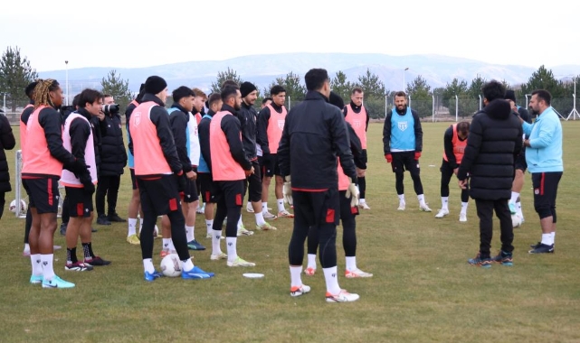 Sivasspor’da Bülent Uygun ilk idmanına çıktı