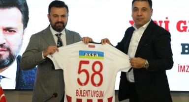 Sivasspor’un yeni teknik direktörü Bülent Uygun imzayı attı