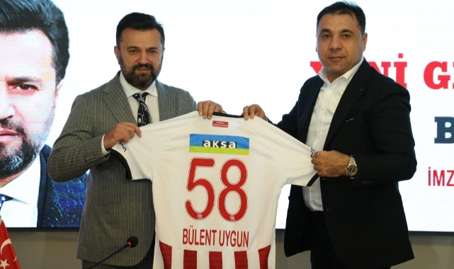 Sivasspor’un yeni teknik direktörü Bülent Uygun imzayı attı