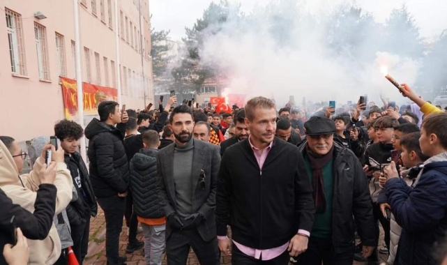 Stada değil, okula geldile