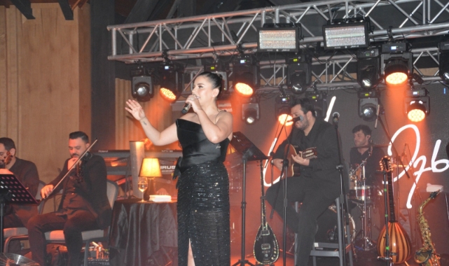 Tatilciler yeni yıla Merve Özbey ile "merhaba" dedi