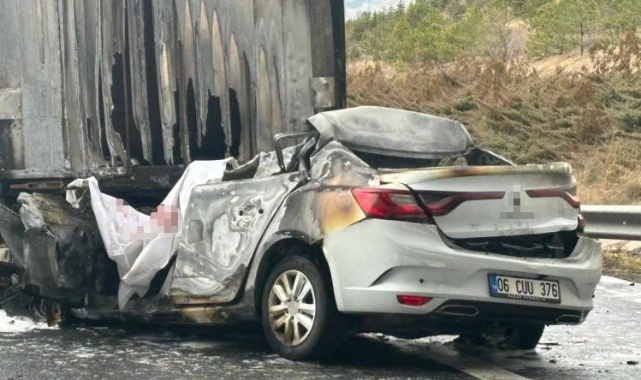 TIR dorsesine çarpan araç alev topuna döndü