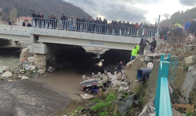 Tofaş, 3 metre yükseklikten çaya uçtu