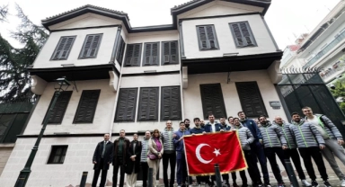 Tofaş Basketbol Takımı, Atatürk’ün evini ziyaret etti