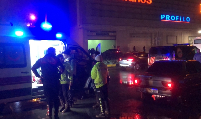 Trafik kazası sonrası taraflar birbirine girdi