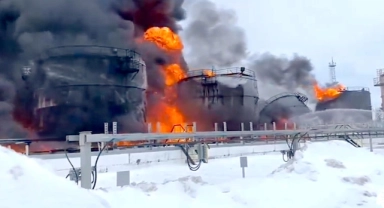Ukrayna Rusya'daki petrol deposunu vurdu!