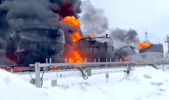 Ukrayna Rusya'daki petrol deposunu vurdu!
