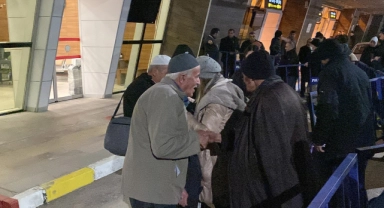 Umre kafilesini taşıyan uçakta şüpheli paket alarmı!