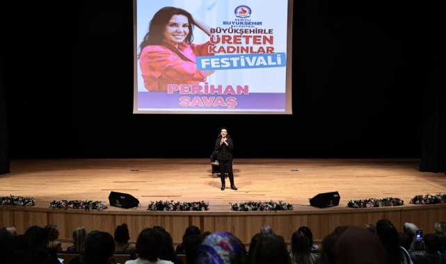 Usta oyuncu Perihan Savaş Denizlili kadınlarla buluştu