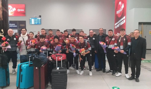 YDÜ Erkek Hentbol Takımı adını finale yazdırdı