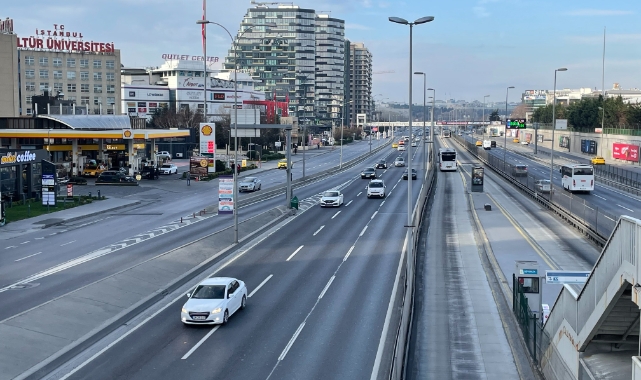 Yeni yılın ilk gününde yollar boş kaldı