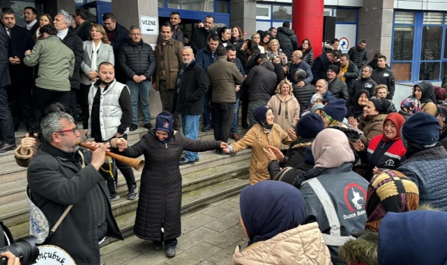 Zam oranı Düzce'de davul ve zurna ile kutlandı!