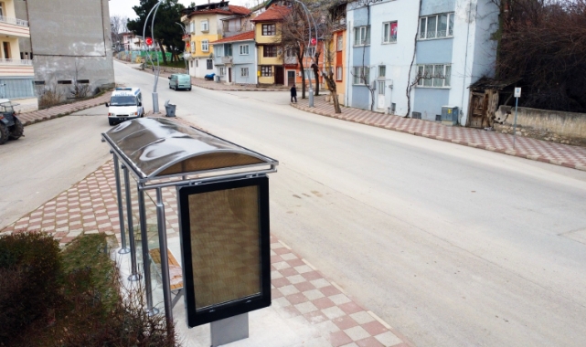 Zile’de otobüs durakları yenilendi