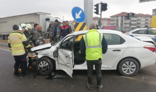 'Akıllı kavşak'ta kaza! 4 yaralı