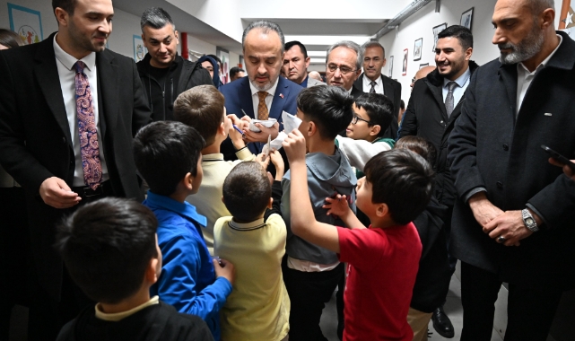 Alinur Aktaş’tan ders başı yapan öğrencileri ziyaret etti